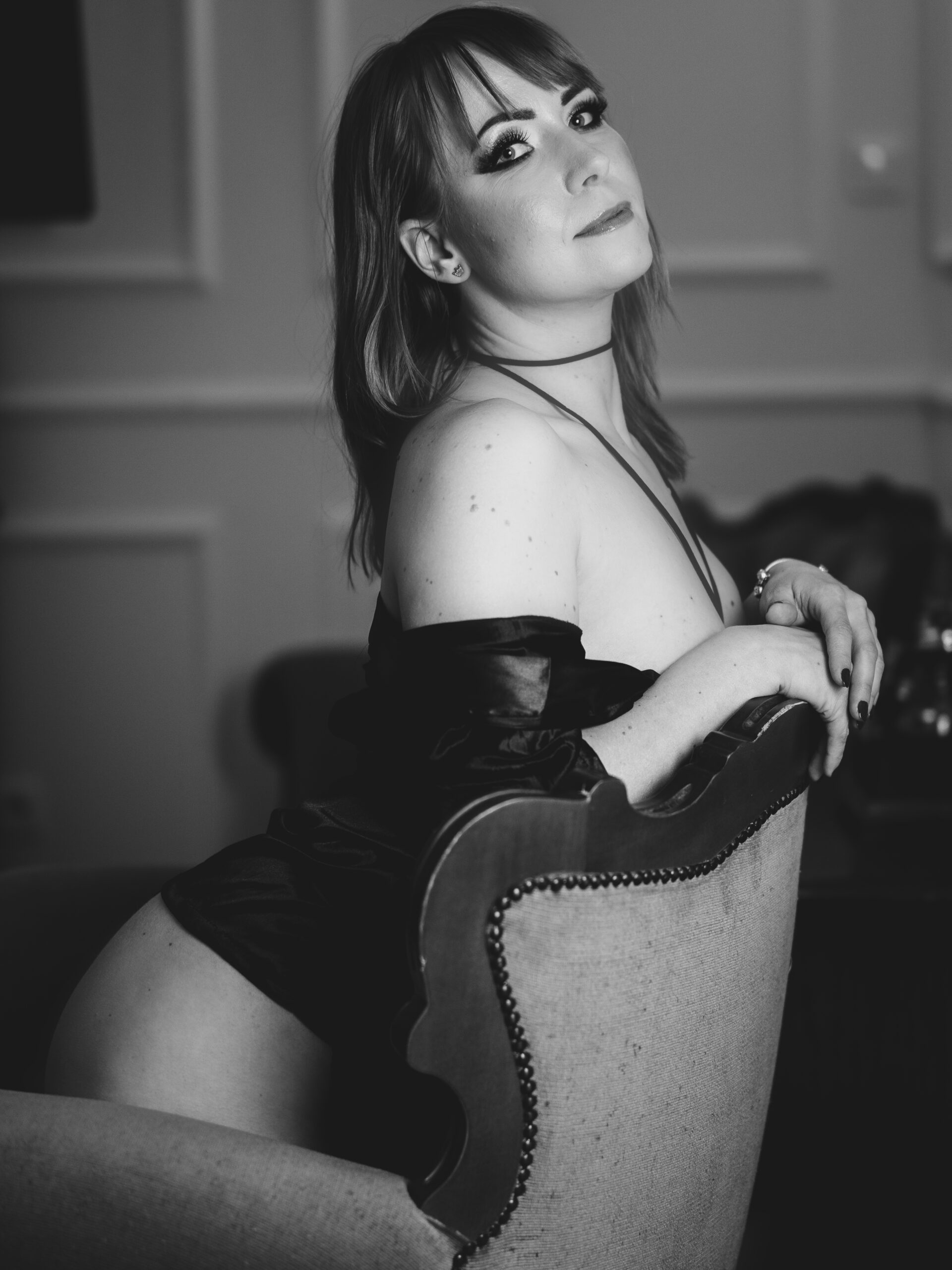 Luksusowy portret kobiecy w miękkim świetle